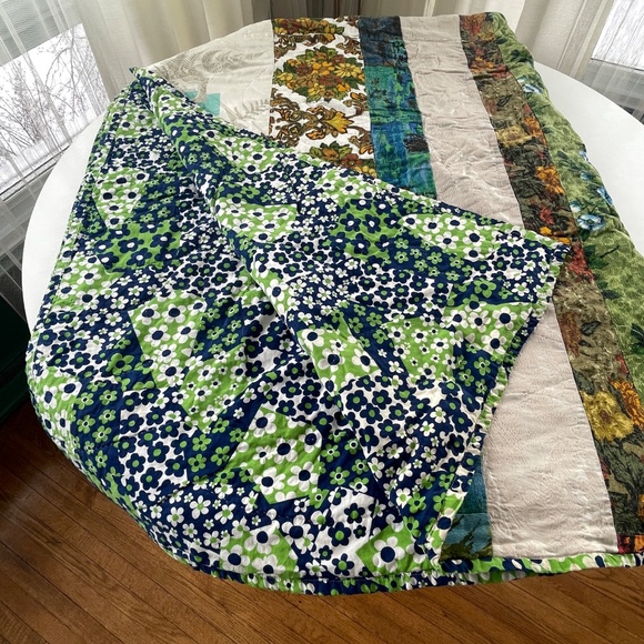 Vintage 70s reversible quilt, striped and floral patchwork, minor wear, twin - Picture 8 of 11